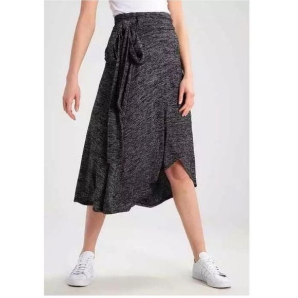 GAP Dresses & Skirts - ☀️Gap grey wrap skirt